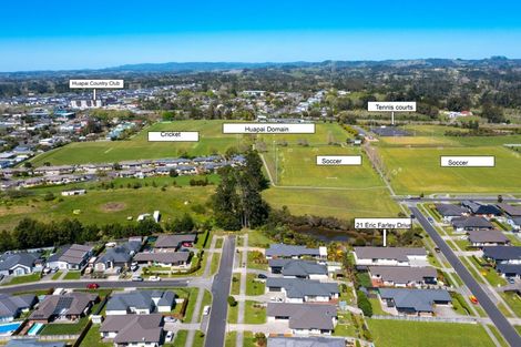 Photo of property in 21 Eric Farley Drive, Kumeu, 0810