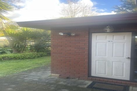 Photo of property in 8 Kirkdale Place, Northcross, Auckland, 0632