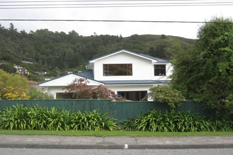 Photo of property in 100 Horoeka Street, Stokes Valley, Lower Hutt, 5019