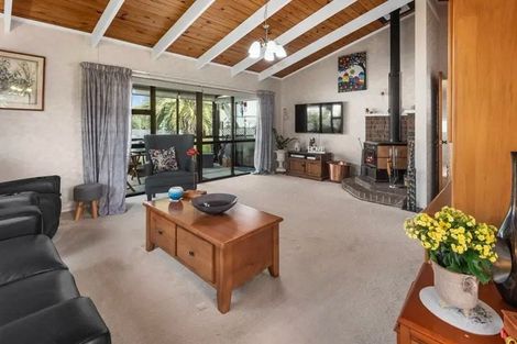 Photo of property in 1 Carr Street, Te Kamo, Whangarei, 0112