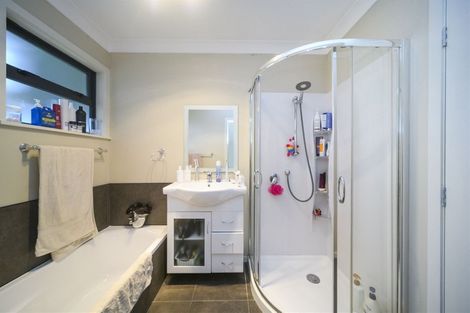 Photo of property in 4 Waicola Drive, Fitzherbert, Palmerston North, 4471