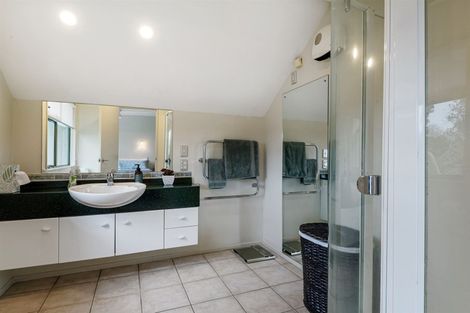 Photo of property in 23a Lake Road, Northcote, Auckland, 0627