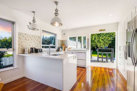 Photo of property in 21 Covil Avenue, Te Atatu South, Auckland, 0610