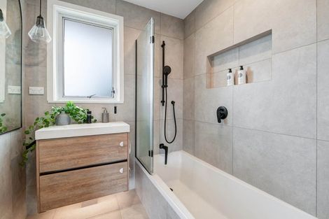 Photo of property in 14 Orton Street, Glenfield, Auckland, 0627