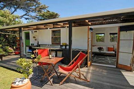 Photo of property in 21 Field Way, Waikanae Beach, Waikanae, 5036