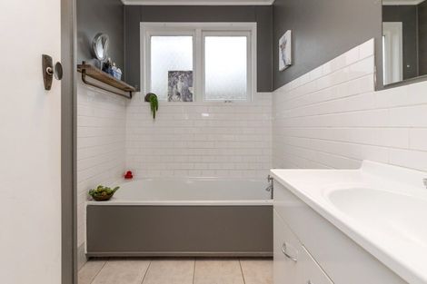 Photo of property in 10 Green Place, Richmond Heights, Taupo, 3330