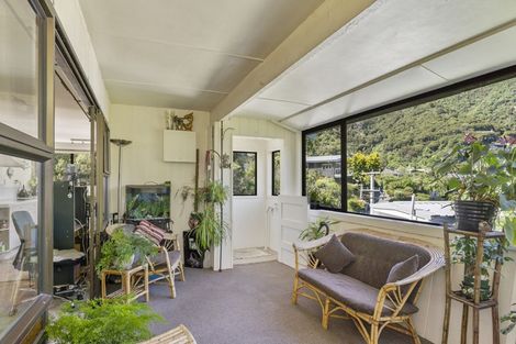 Photo of property in 16 Arthur Crescent, Waikawa, Picton, 7220