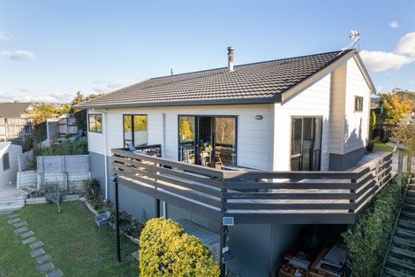 Photo of property in 66 Guadeloupe Crescent, Grenada Village, Wellington, 6037