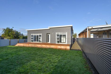 Photo of property in 2f Garner Place, Glenfield, Auckland, 0629