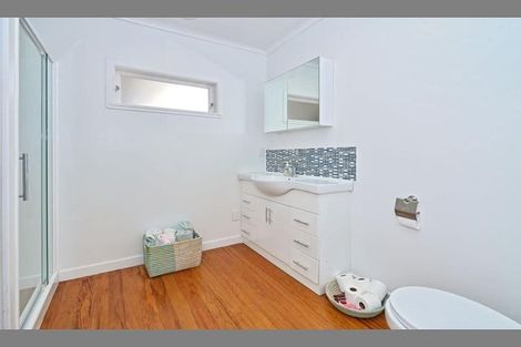 Photo of property in 6 Gills Avenue, Papakura, 2110