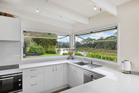 Photo of property in 51 Kent Terrace, Riverhead, 0820