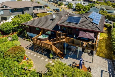 Photo of property in 12 Dornoch Place, Papakowhai, Porirua, 5024