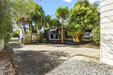 Photo of property in 1297b Whangaparaoa Road, Army Bay, Whangaparaoa, 0930
