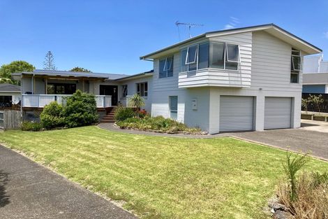 Photo of property in 11 Bay Vista Drive, Red Beach, 0932