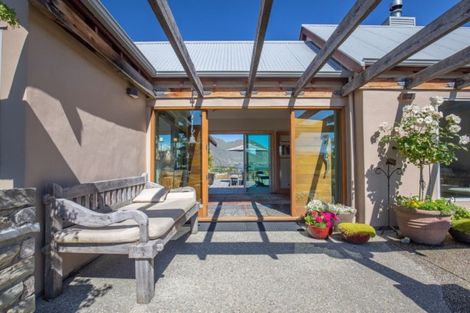 Photo of property in 1 Peak View Ridge, Wanaka, 9305