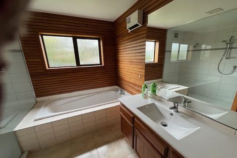 Photo of property in 13 Antilla Place, Half Moon Bay, Auckland, 2012