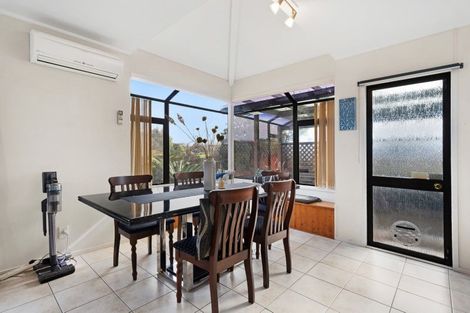 Photo of property in 2/55 Aviemore Drive, Highland Park, Auckland, 2010