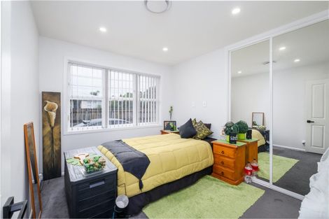 Photo of property in 11 Ingleby Place, Kelston, Auckland, 0602