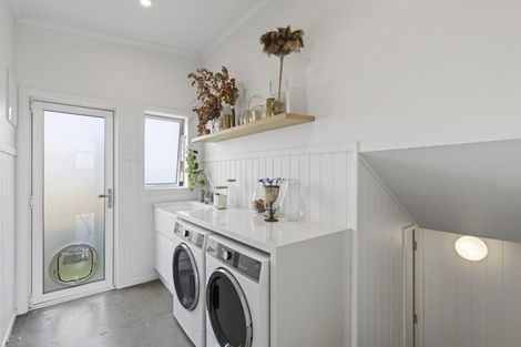 Photo of property in 25 Nevada Drive, Merrilands, New Plymouth, 4312