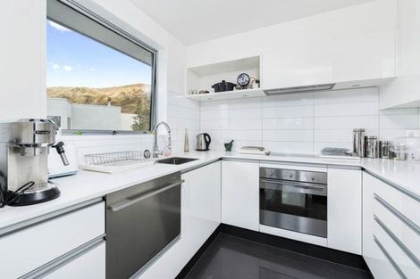Photo of property in 33 Sargood Drive, Wanaka, 9305