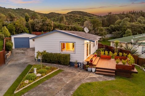 Photo of property in 21 Oaklands Grove, Clouston Park, Upper Hutt, 5018