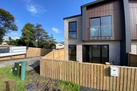 Photo of property in 2/9 Schnapper Rock Road, Greenhithe, Auckland, 0632