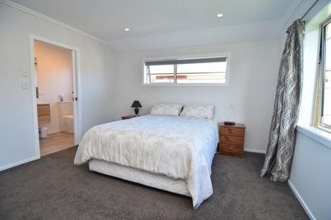 Photo of property in 3 Madison Street, Carterton, 5713