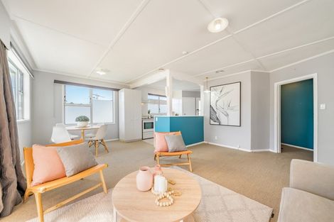 Photo of property in 37 Hillside Drive, Maoribank, Upper Hutt, 5018