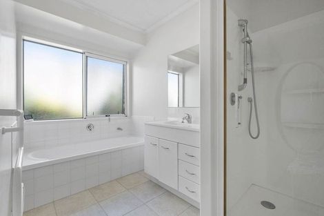 Photo of property in 142 Oaktree Avenue, Browns Bay, Auckland, 0630