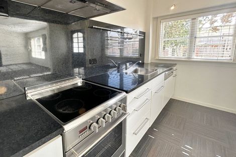 Photo of property in 77 Kahu Road, Fendalton, Christchurch, 8041