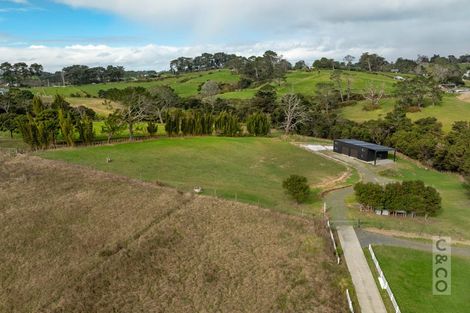 Photo of property in 22 Houkura Place, Taupaki, Henderson, 0782