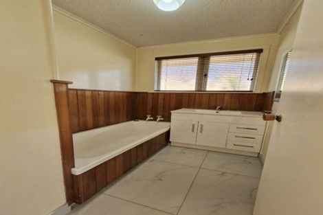 Photo of property in 26 Coniston Avenue, Te Atatu South, Auckland, 0610