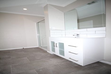 Photo of property in 52 Newlands Road, Newlands, Wellington, 6037