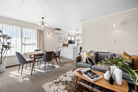 Photo of property in 2 Tiverton Crescent, Whalers Gate, New Plymouth, 4310