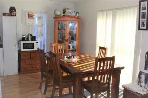 Photo of property in 1 Ettrick Place, Mangere East, Auckland, 2024