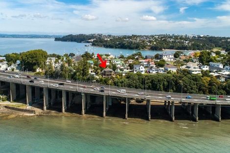 Photo of property in 2/31 Princes Street, Northcote Point, Auckland, 0627