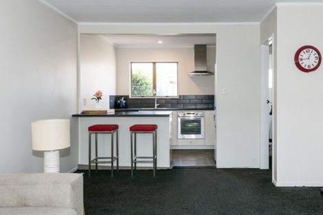 Photo of property in 2/802 Victoria Street, Parkvale, Hastings, 4122