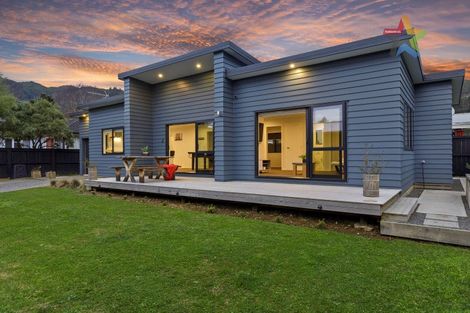 Photo of property in 428a Stokes Valley Road, Stokes Valley, Lower Hutt, 5019