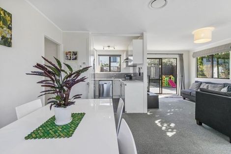 Photo of property in 15 Chislehurst Street, Henderson, Auckland, 0612