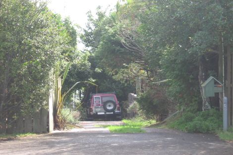 Photo of property in 1/173 Golf Road, Titirangi, Auckland, 0604