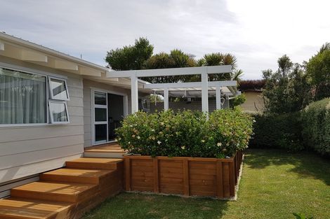 Photo of property in 2 Taihiki Road, Clarks Beach, 2122