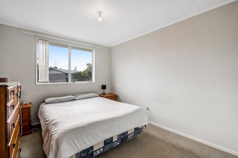 Photo of property in 2/26 Parakai Avenue, Parakai, 0830