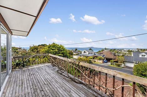 Photo of property in 40 Montgomery Avenue, Rothesay Bay, Auckland, 0630