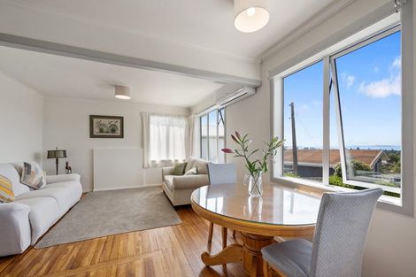 Photo of property in 15 Moffat Road, Red Beach, 0932