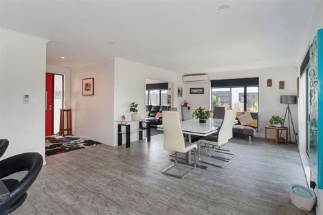 Photo of property in 3 Seaway Road, Clarks Beach, 2122