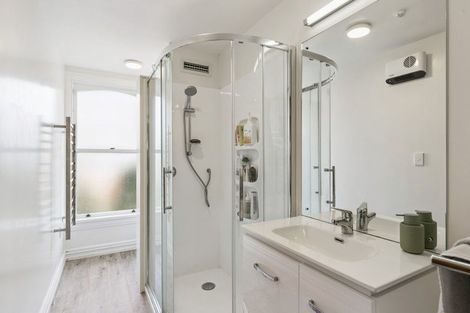 Photo of property in 49 Devon Street, Aro Valley, Wellington, 6021