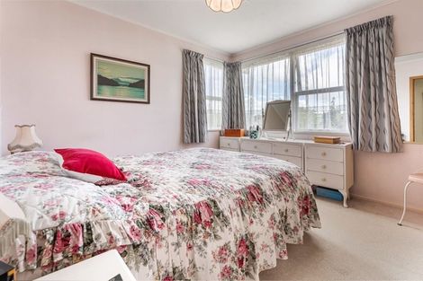 Photo of property in 6 September Place, Forrest Hill, Auckland, 0620