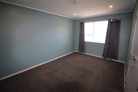 Photo of property in 14b Bayswater Place, Newlands, Wellington, 6037
