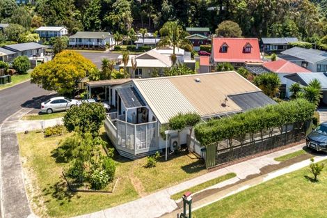 Photo of property in 100d Waverley Place, Whangamata, 3620