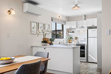 Photo of property in 2 Tiverton Crescent, Whalers Gate, New Plymouth, 4310